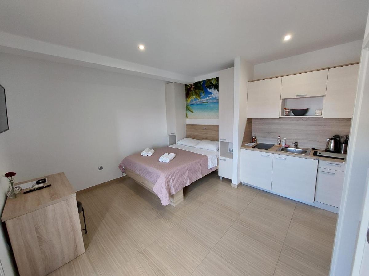 Apartmani Tropical Vodice Esterno foto