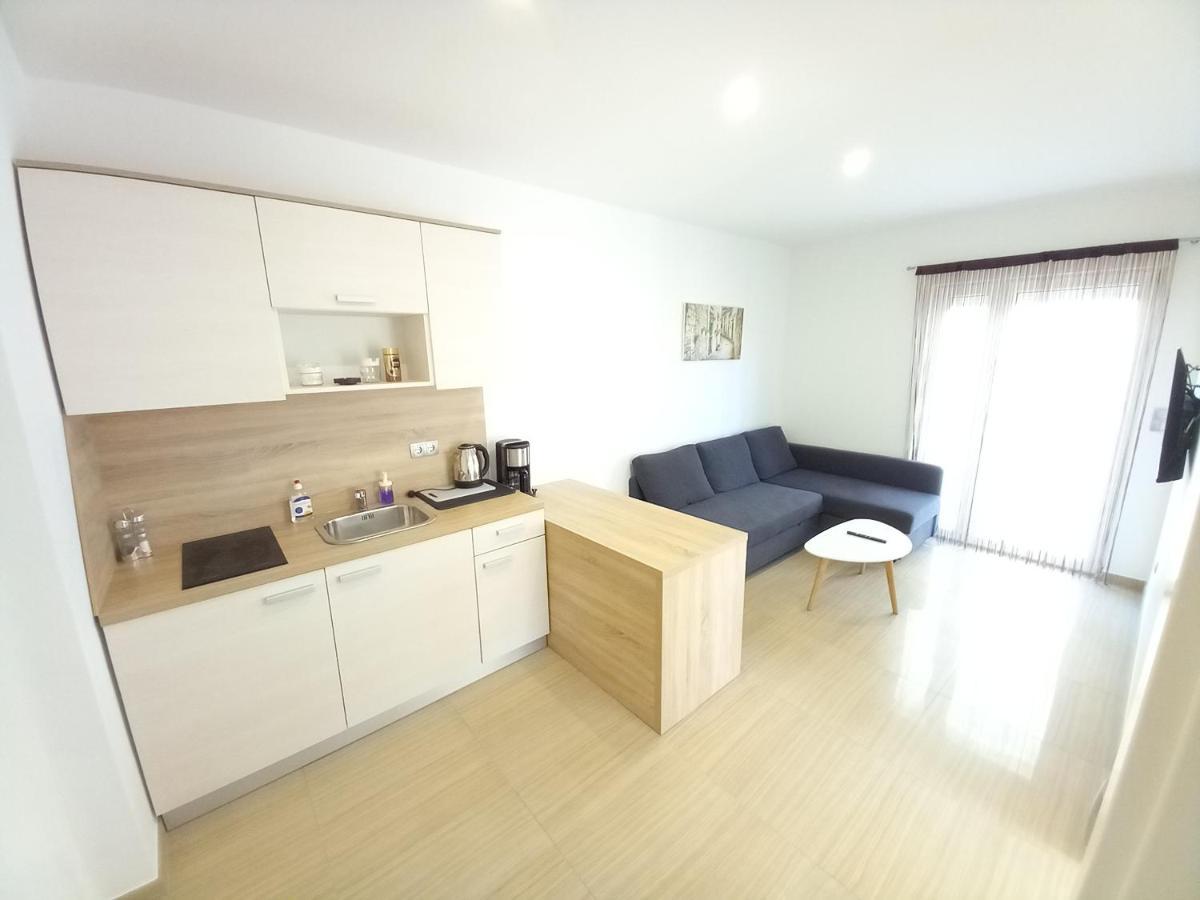 Apartmani Tropical Vodice Esterno foto